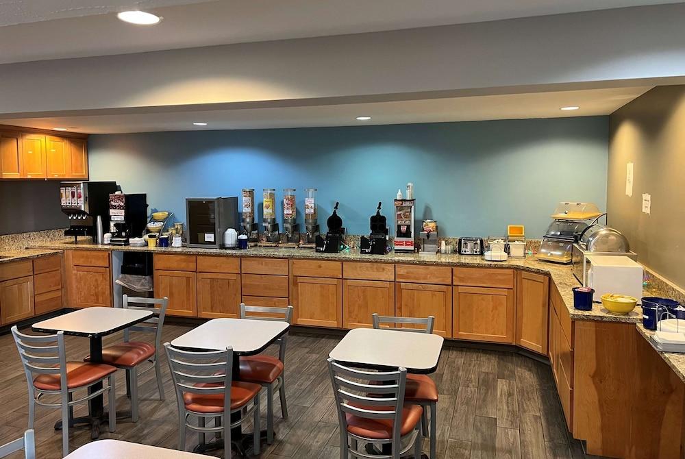 Days Inn by Wyndham Hays photo 51