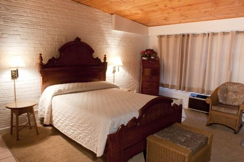 Sybaris Pool Suites Mequon photo 8