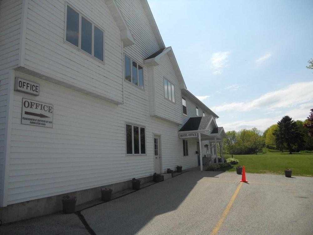 Coho Motel and Suites photo 31