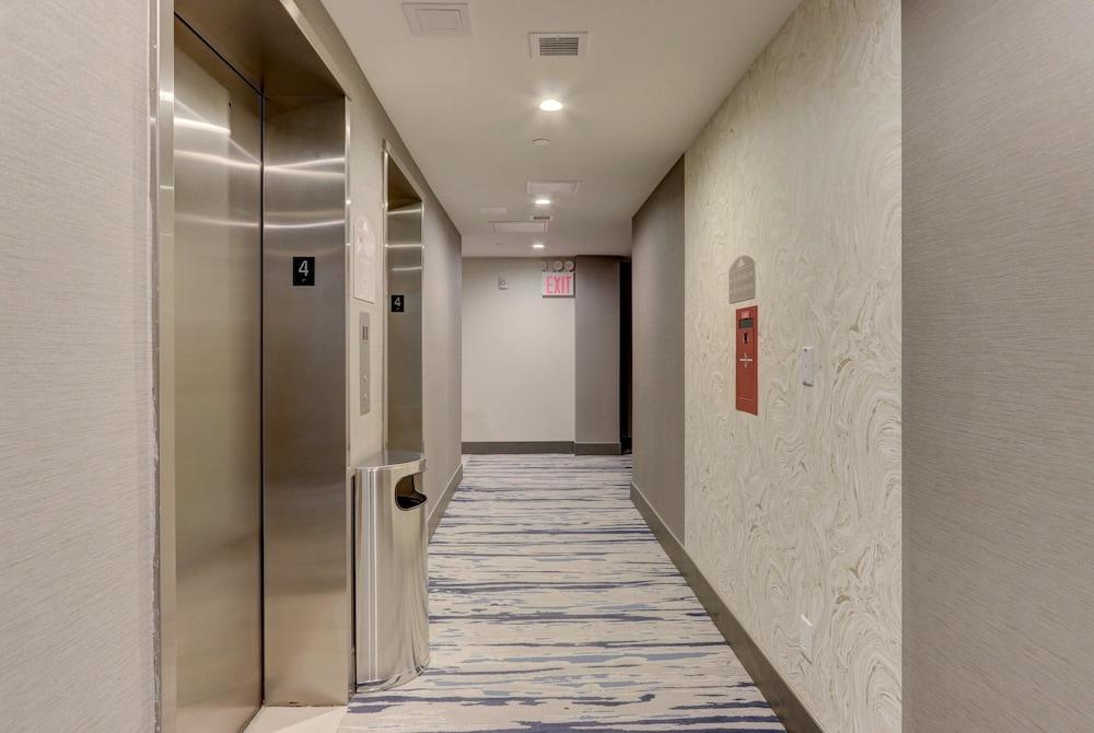 Microtel Inn by Wyndham Long Island City photo 31
