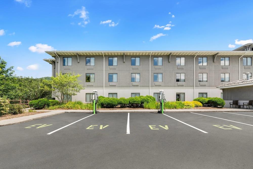 Sleep Inn Boone University Area photo 32