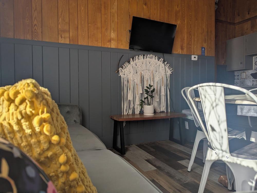 Feather Nest Inn photo 62