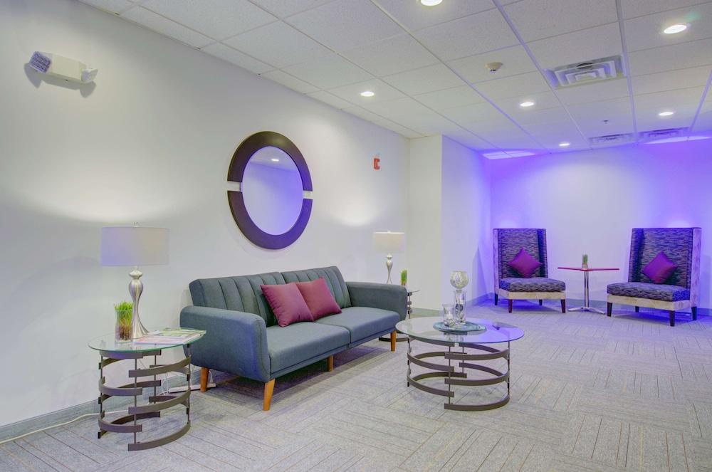 Hampton Inn & Suites Boston/Stoughton photo 42