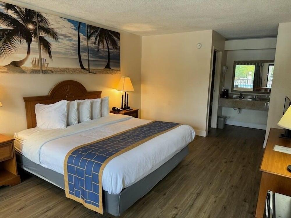 Days Inn by Wyndham Chiefland photo 5
