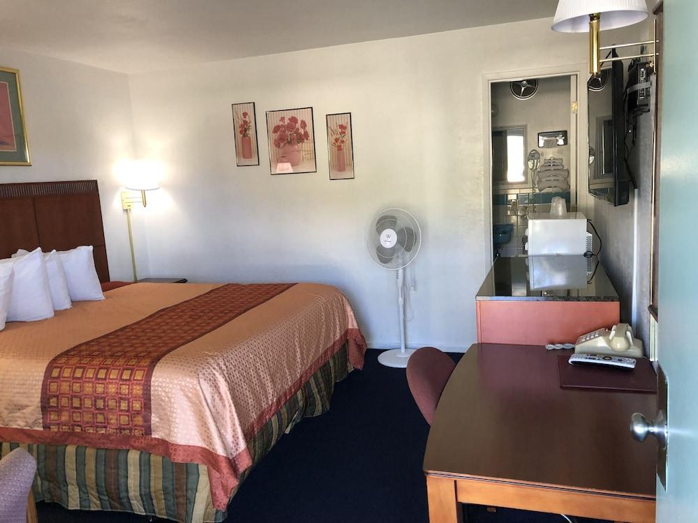 Best Budget Inn photo 23