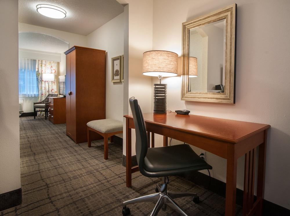 Best Western Plus University Park Inn & Suites photo 54