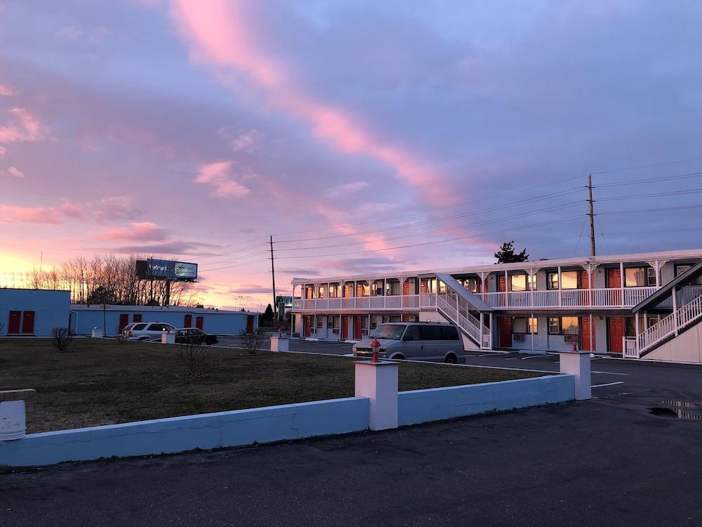New Sea Breeze Motel photo 10