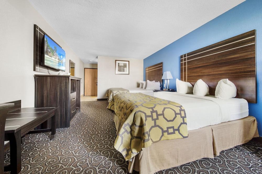 Baymont by Wyndham Muncie Near Ball State University photo 18