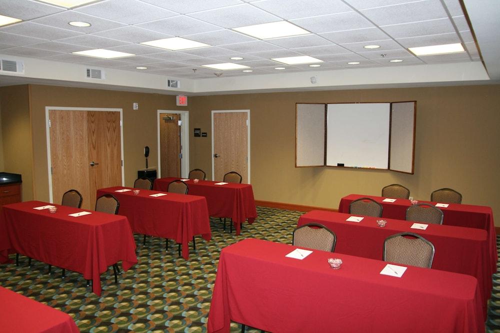 Hampton Inn Las Vegas North Speedway photo 30