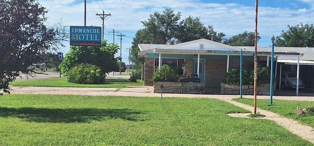 Comanche inn photo 2