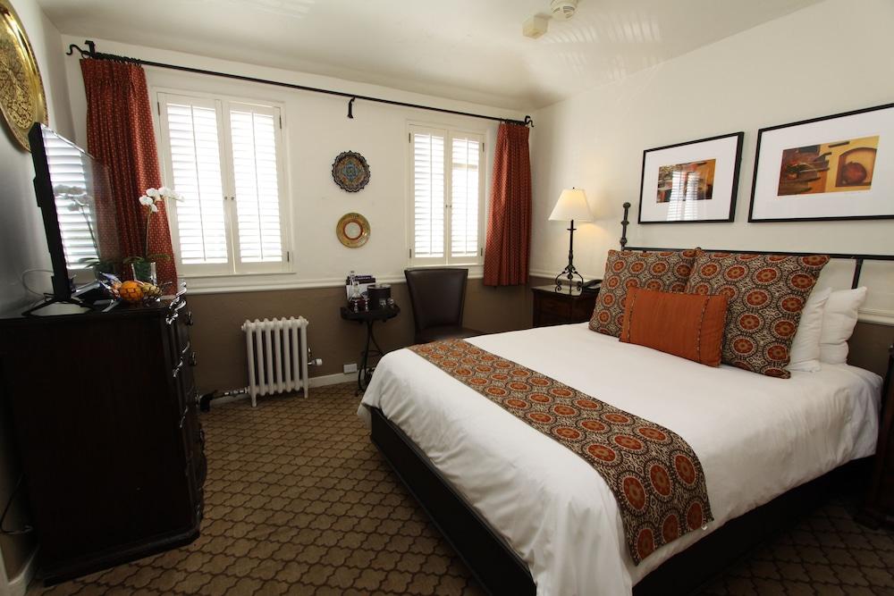 Cypress Inn photo 12