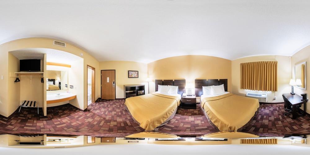 Econo Lodge Watertown photo 25