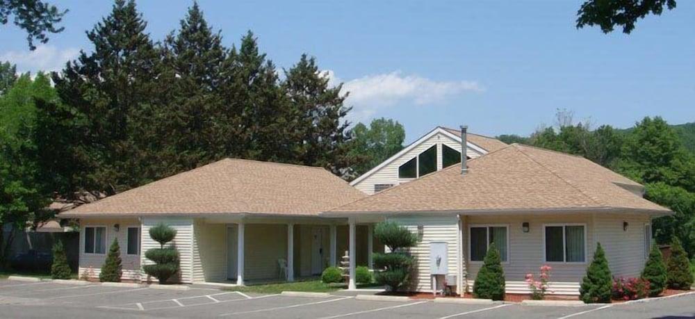 Rocky River Inn photo 5