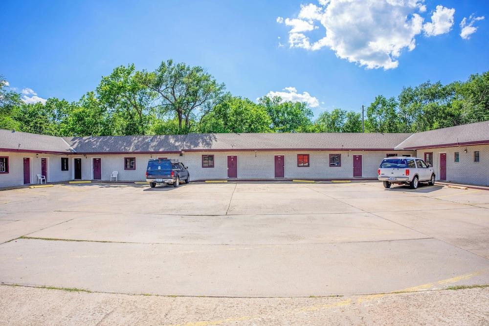 The Inn by El Dorado Lake photo 28