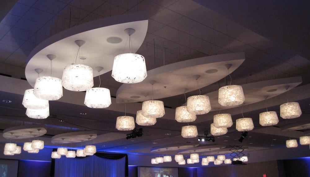 I Hotel And Illinois Conference Center photo 25