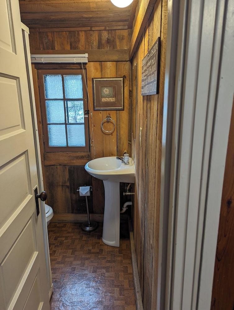 Ponderosa Pines Inn and Cabins photo 76