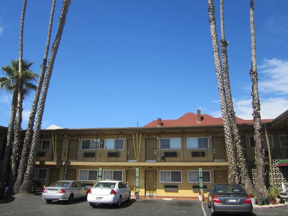 Civic Center Lodge photo 4
