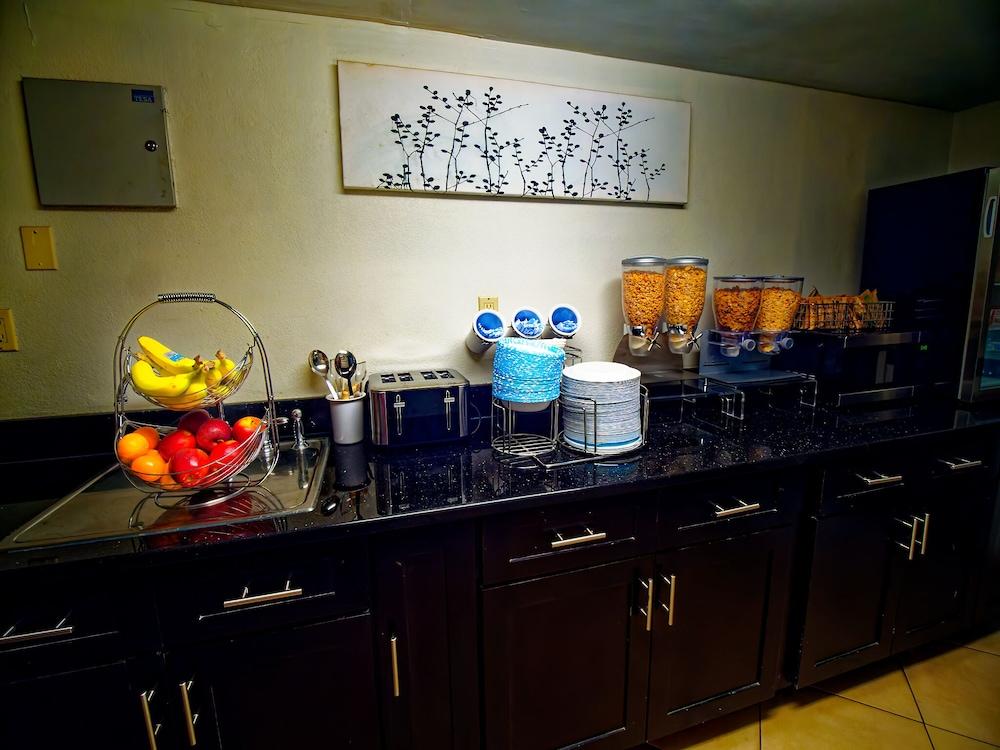 Sleep Inn Morganton Southeast photo 12