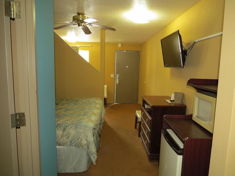 First Western Inn Caseyville photo 5
