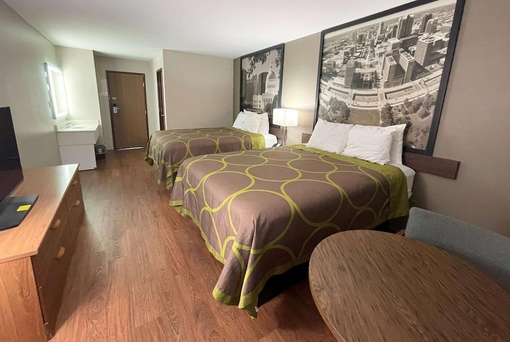 Super 8 by Wyndham Eureka/Six Flags Nearby photo 7