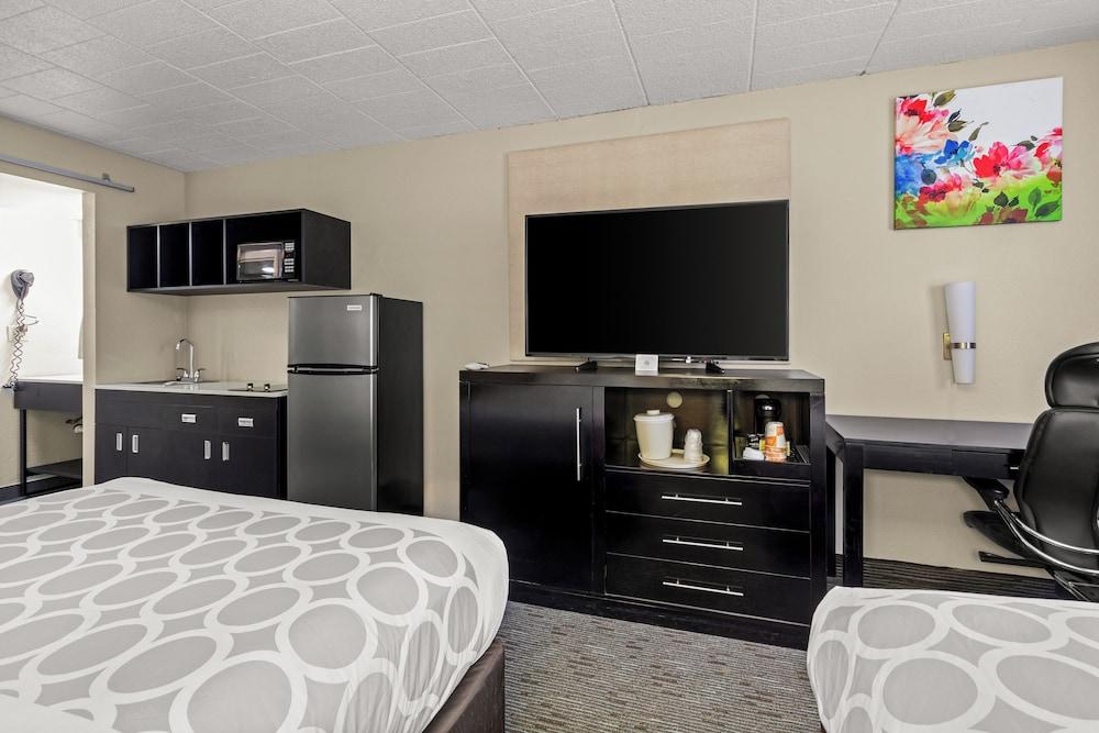 Suburban Studios Altoona photo 20