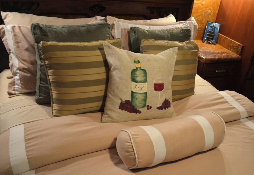 Milos Inn photo 10