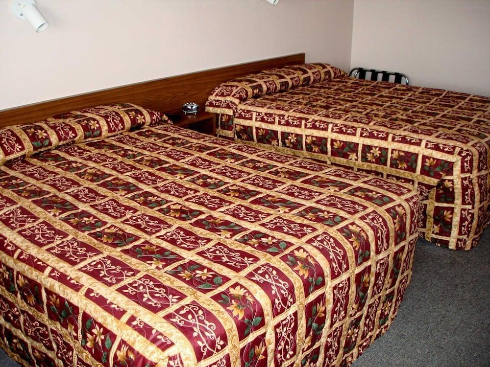 Tops Motel photo 8