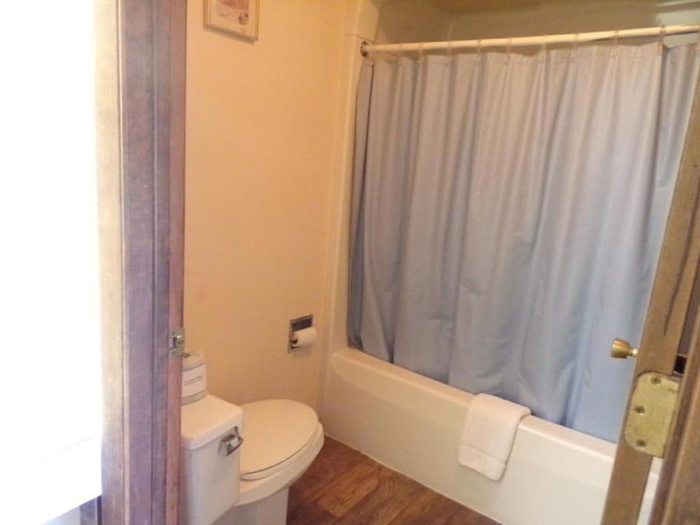 Huggy Bear Motel photo 21