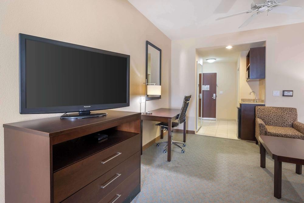 Best Western Plus Midland Suites photo 22