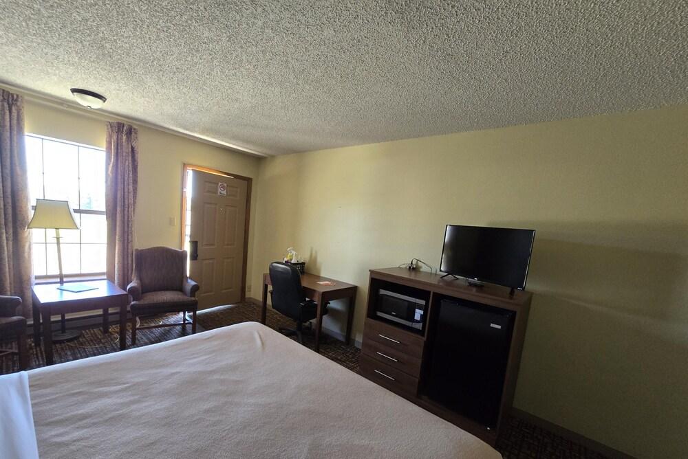 Econo Lodge Eagle Nest photo 26