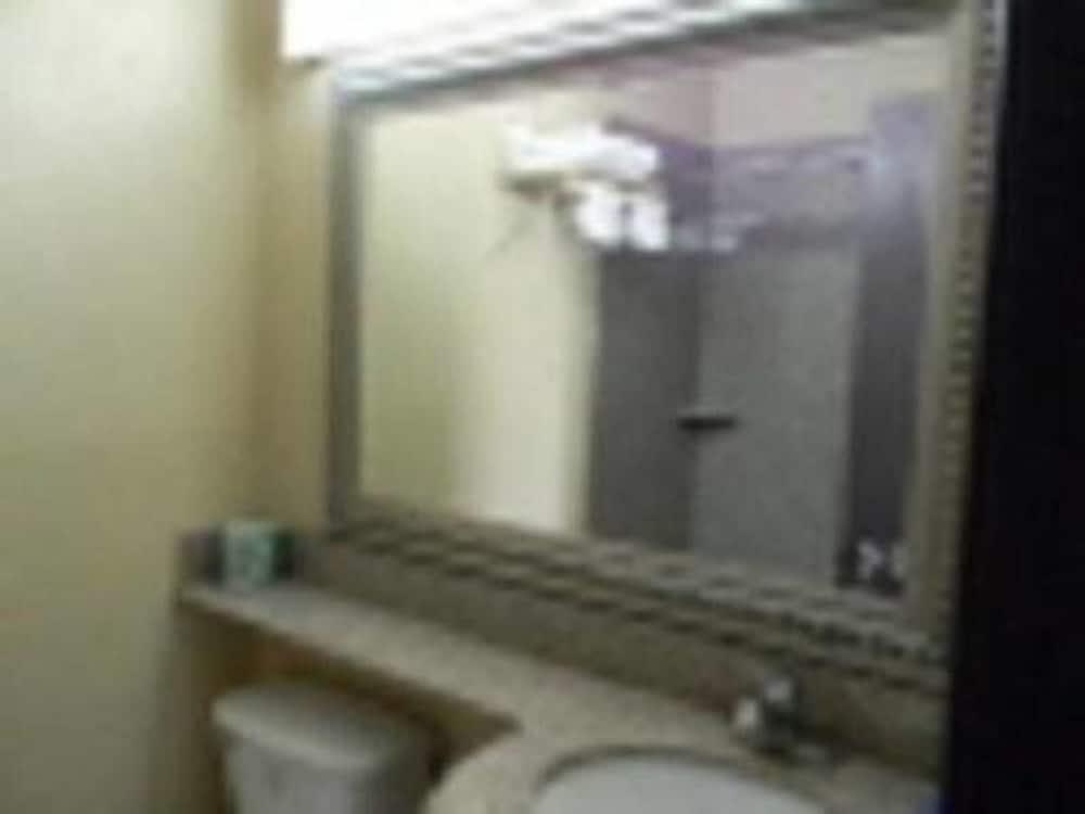 Interstate Inn Express photo 4