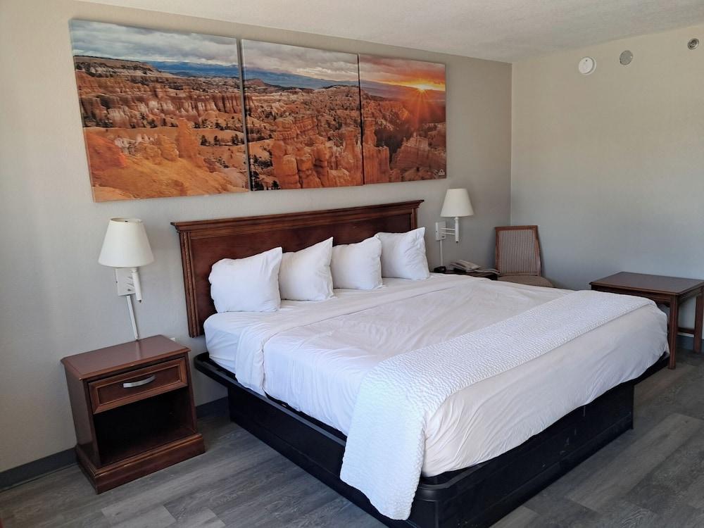 Days Inn by Wyndham Safford, AZ photo 7