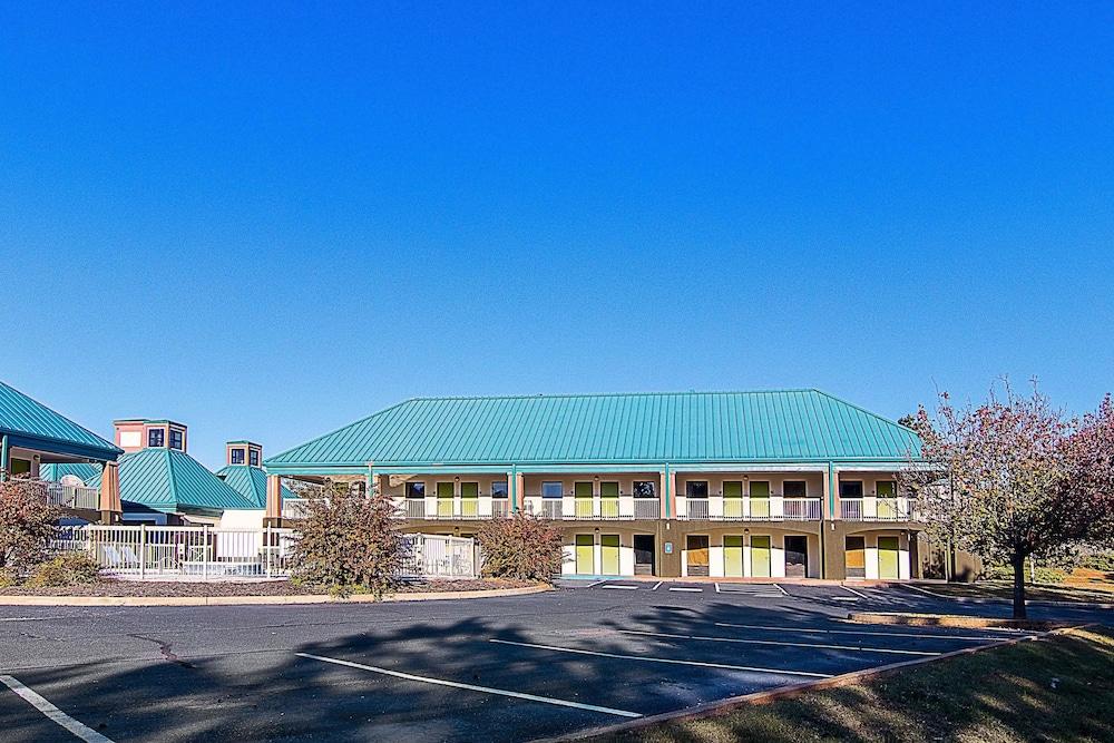 Econo Lodge photo 30