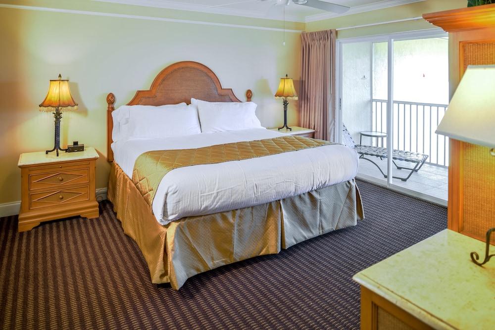 Hilton Vacation Club Charter Club Naples Bay photo 3