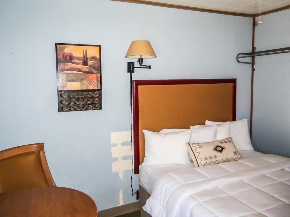 The Gold Pan Motel photo 50