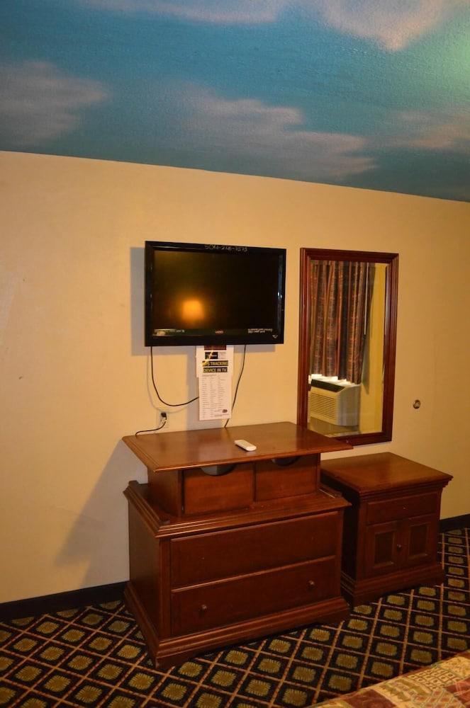 Economy Inn photo 26