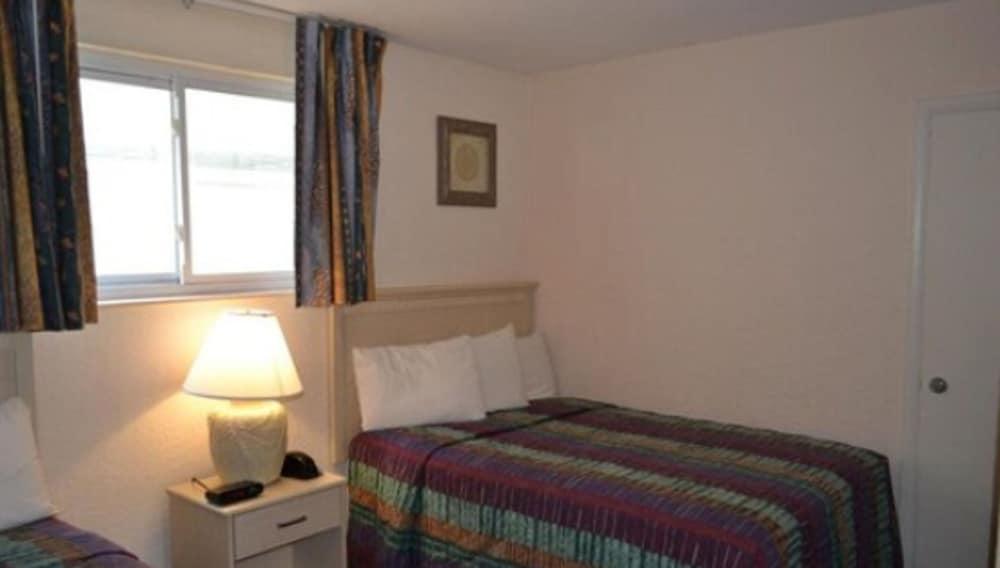 Royal Hawaiian Motel photo 8
