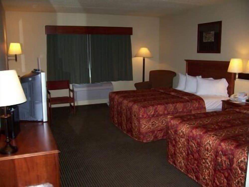 Borger Ambassador Inn photo 10