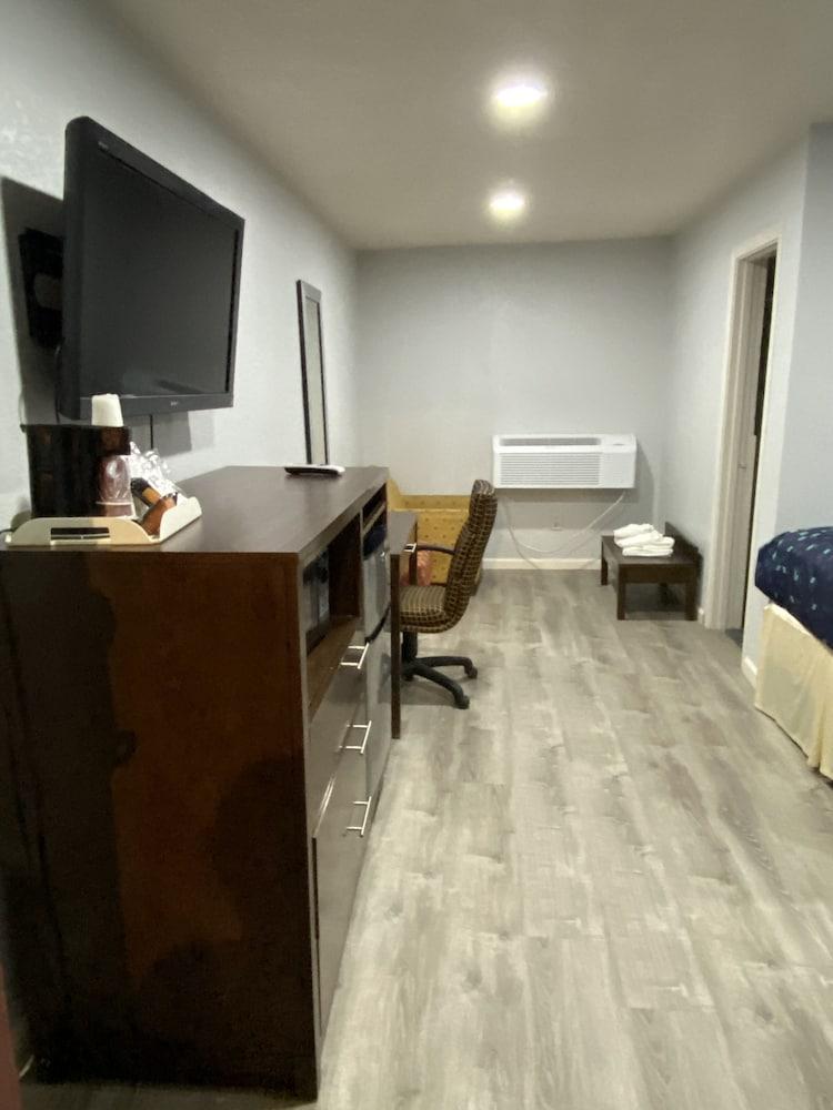 Budget Inn photo 6