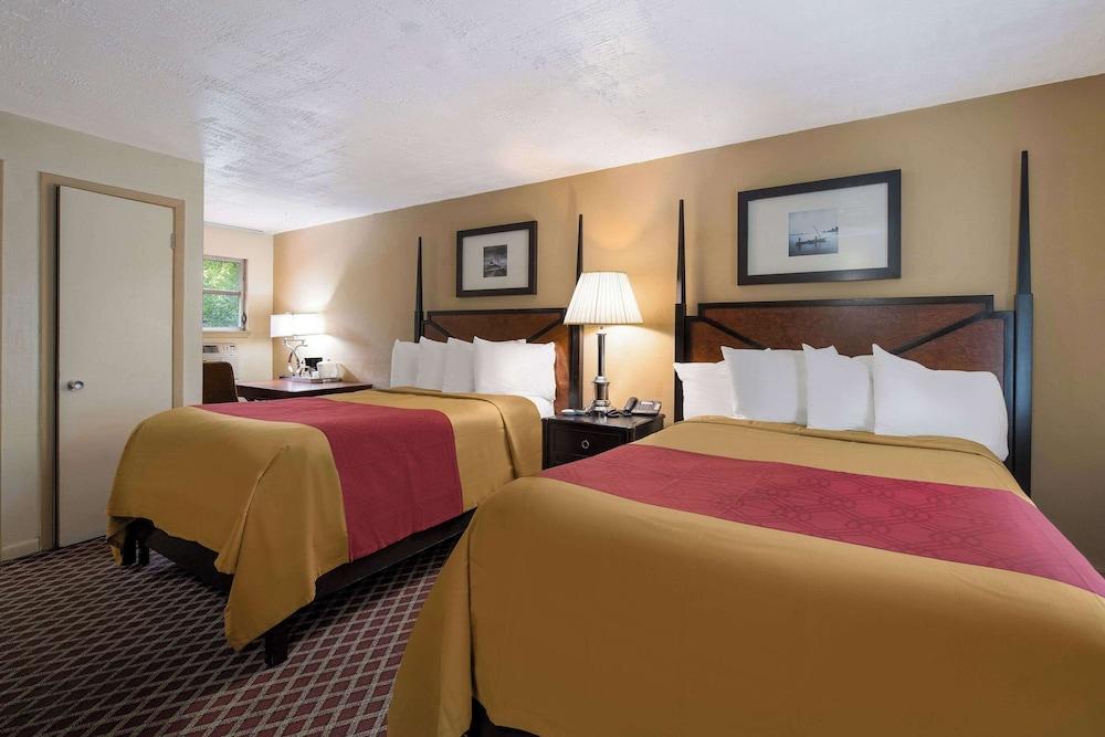 Rodeway Inn photo 9