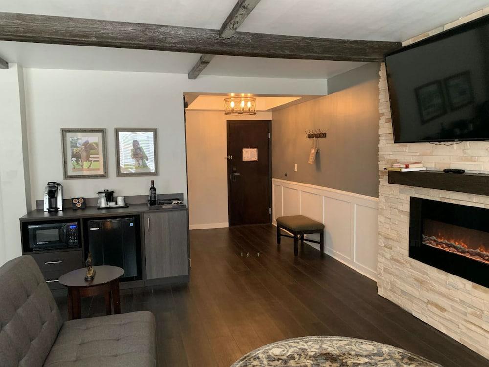 Cedar Stables Inn and Suites photo 21