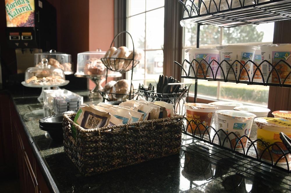 Belvedere Inn photo 40