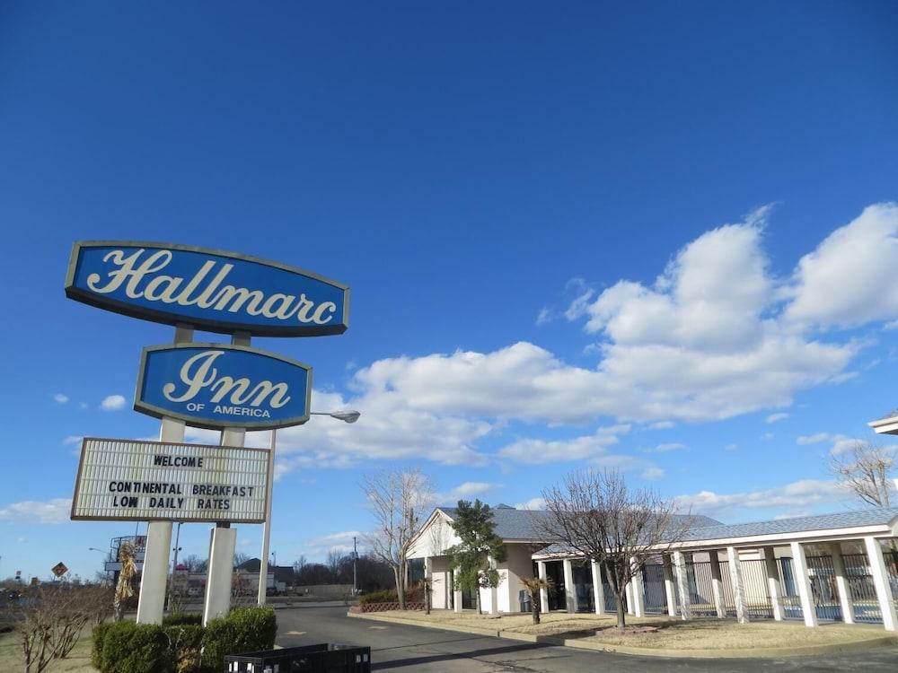 Hallmarc Inn photo 25