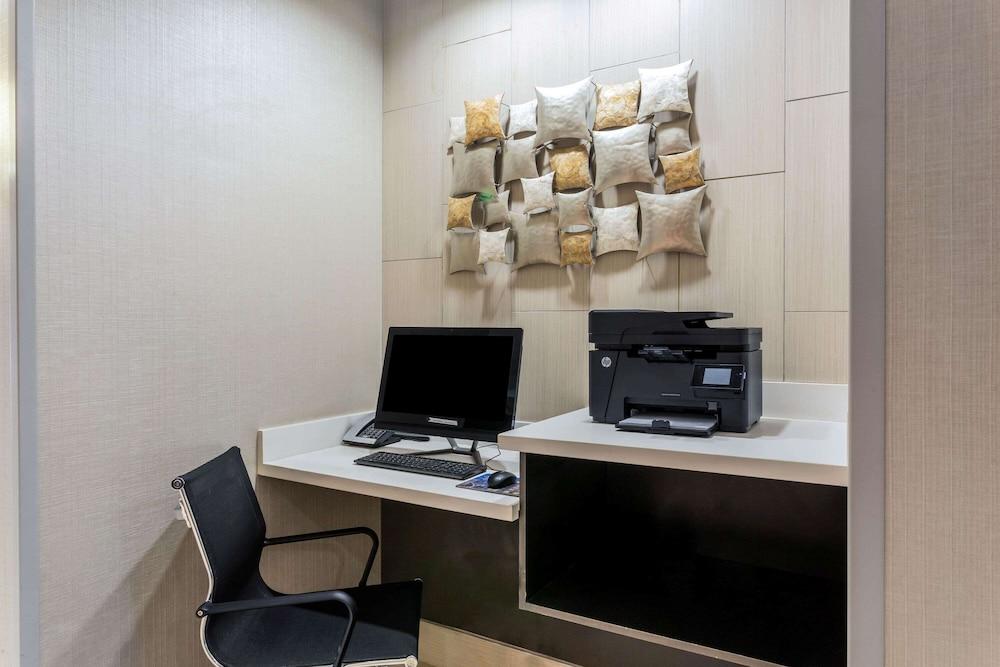 La Quinta Inn & Suites by Wyndham Odessa N. - Sienna Tower photo 31