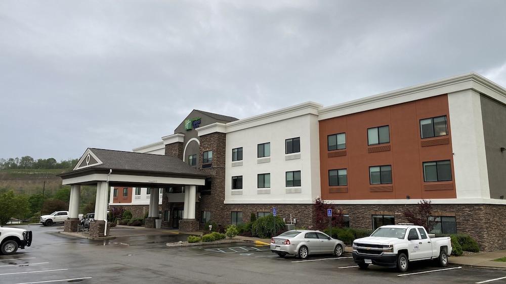 Holiday Inn Express Hotel & Suites Weston by IHG photo 67
