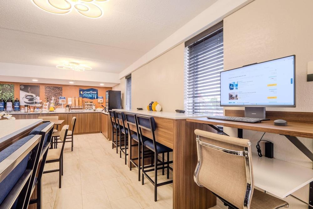 Clarion Pointe Winston – Salem Downtown photo 15