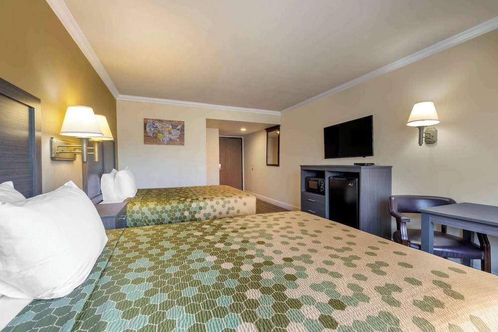 Econo Lodge Moreno Valley photo 16