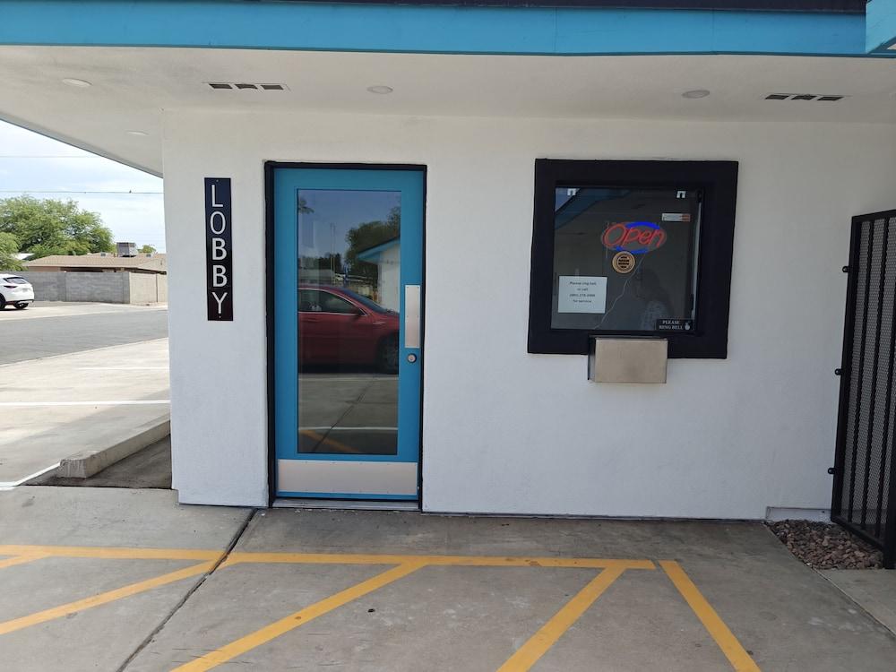 Casa Blanca Inn and Suites photo 3