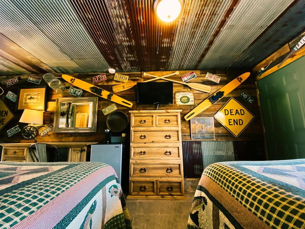 Flat Creek Lodge photo 16
