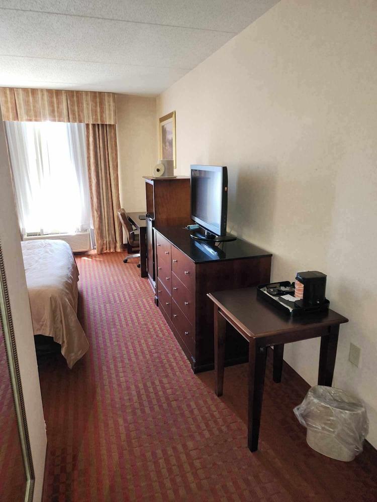 Quality Inn & Suites Somerset Downtown photo 11